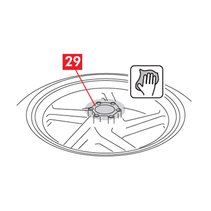 A área onde o disco repousa sobre a roda é limpa com um produto desengordurante.